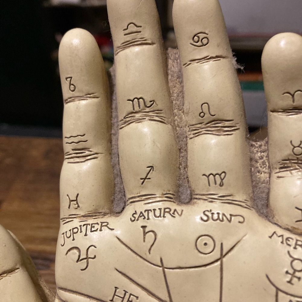 Vintage ceramic Palmistry hand stature with instruction booklet - Picture 5 of 10